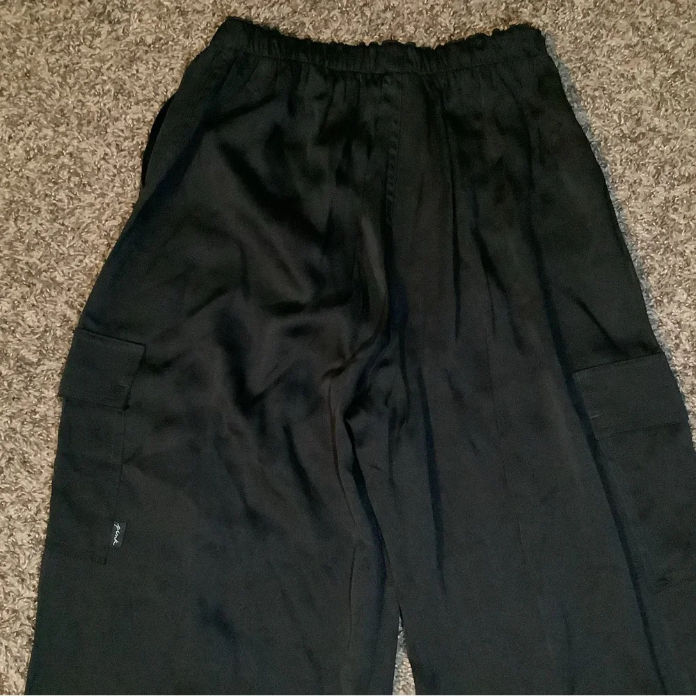 Pink Victoria’s Secret cargo jogger pants, color black, size: XS - Picture 11 of 12